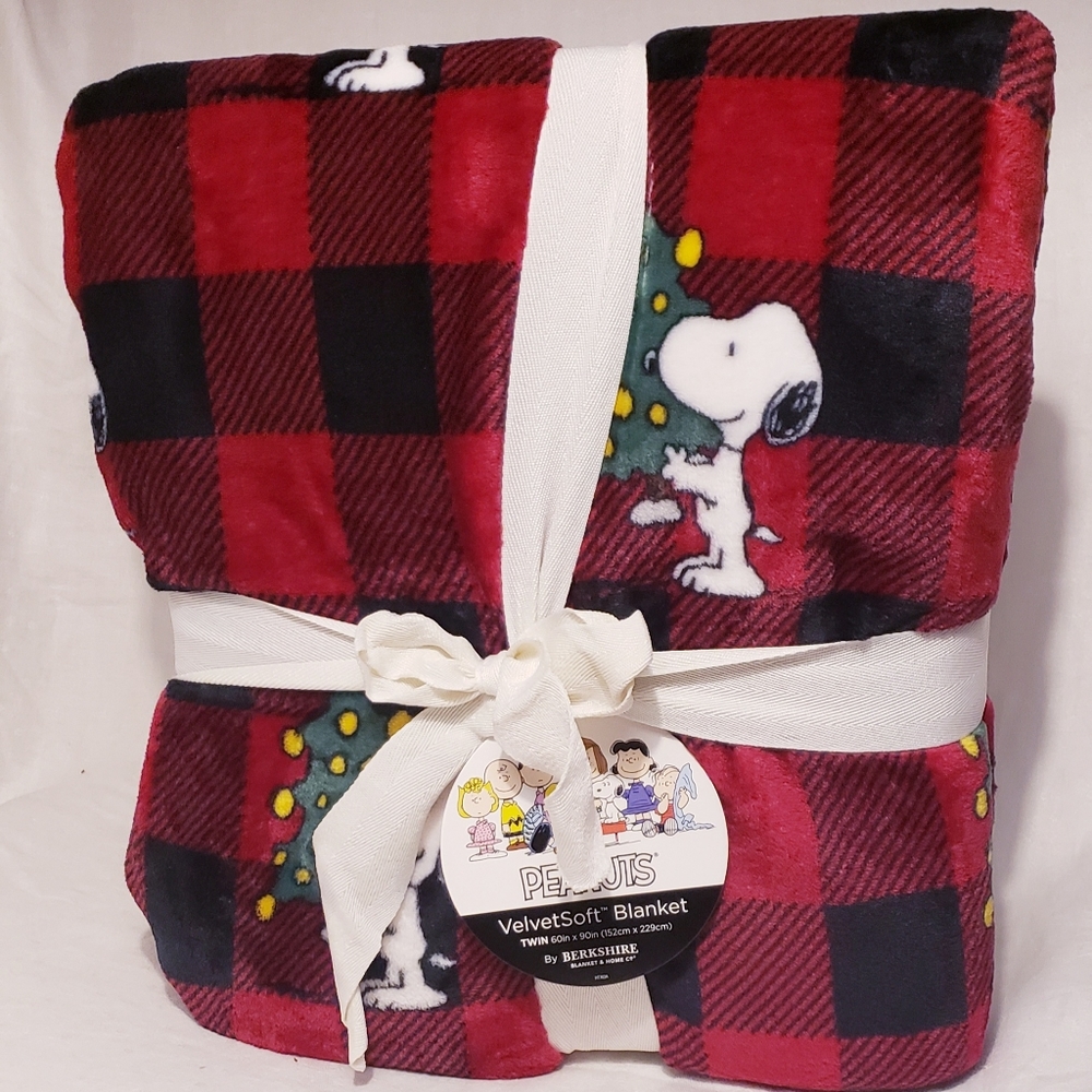 Peanuts Holiday Snoopy Blanket